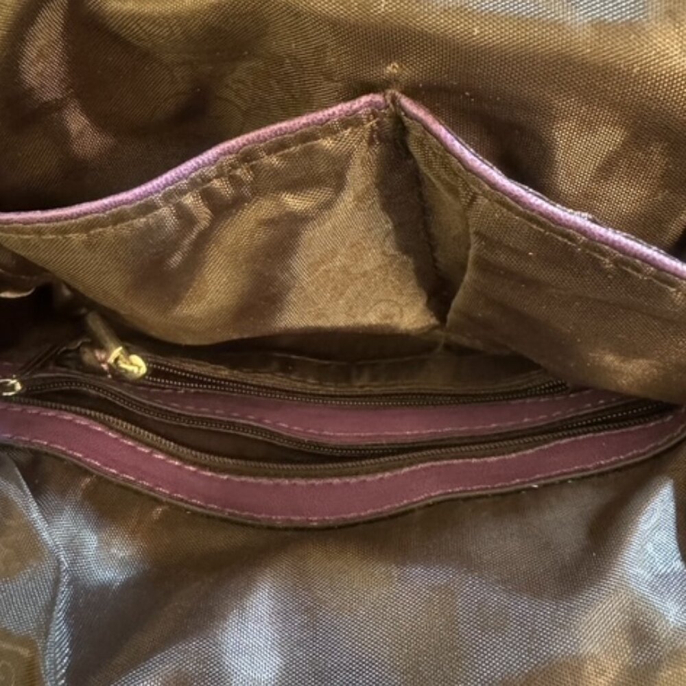 Iridescent PURPLE Kiss Clip HANDBAG w 3D Floral Accent - Picture 6 of 6